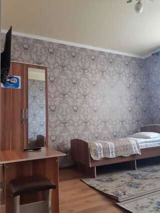 Отель Rahat guest house Каракол Стандартный двухместный номер с 1 кроватью-14